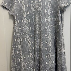J. McLaughlin Gray and White Patterned Garment size L